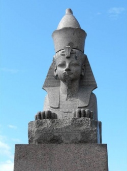Привезённые с берегов Нила древние статуи cфинксов стали неотъемлемой частью Петербурга.